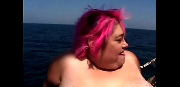 trendsRedhead BBW SinDee Williams gets drilled doggy style on a boat